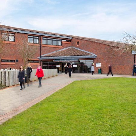 Hotel Yarnfield Park Training And Conference Centre Stone  Exterior foto