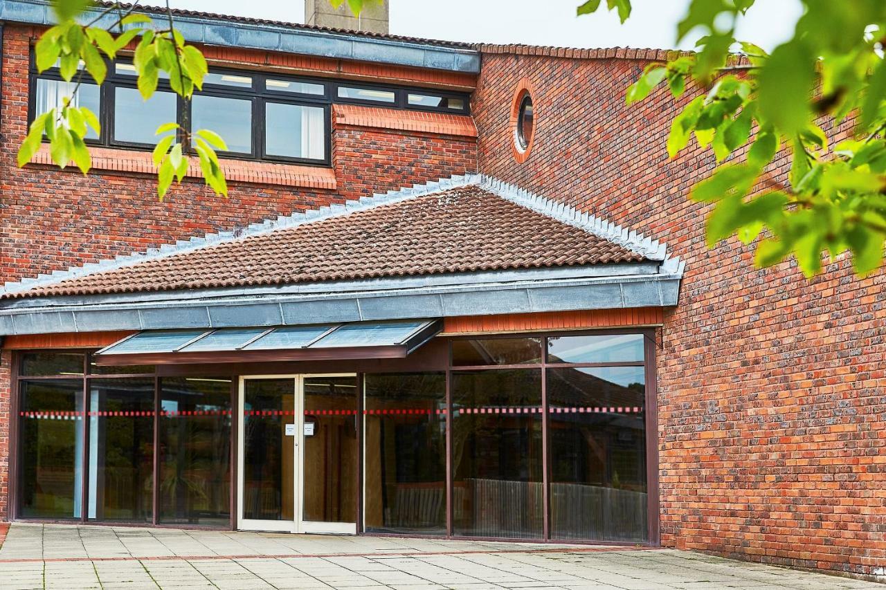 Hotel Yarnfield Park Training And Conference Centre Stone  Exterior foto